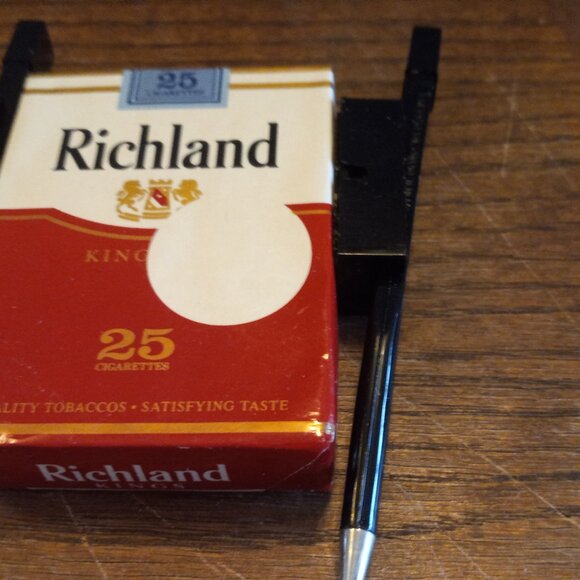 2 Richland Cigarette Advertisement Plastic Pack Pen Holder - Picture 3 of 10